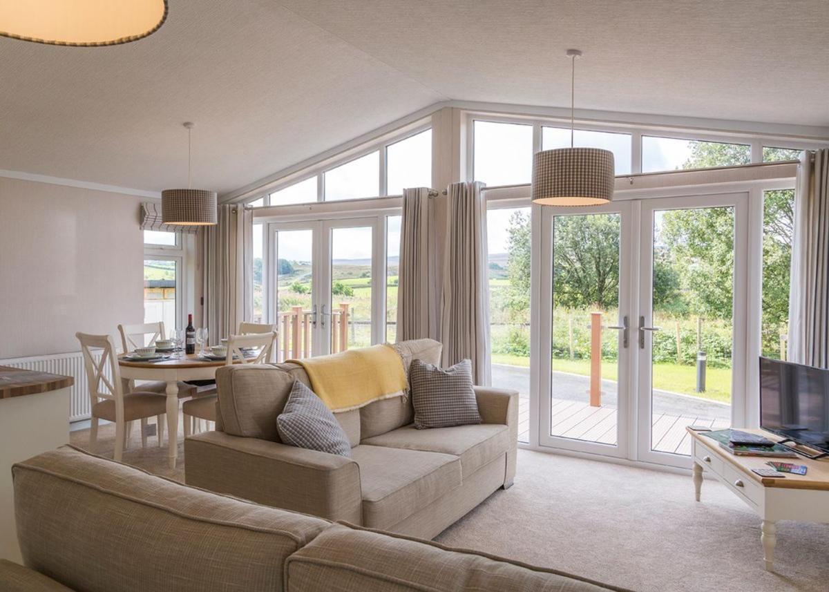 Great Harlow Views Newby  外观 照片